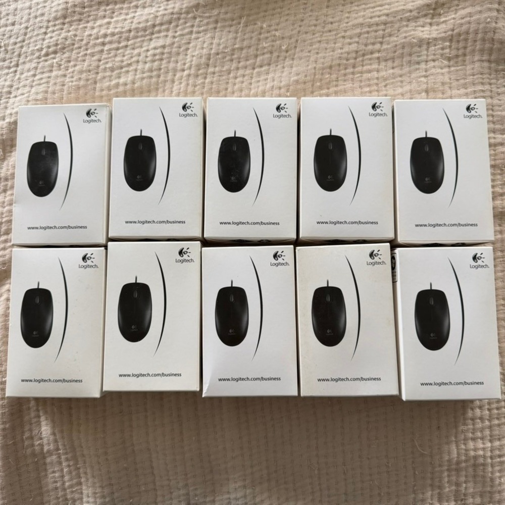 Logitech B100 Optical USB Mouse Black Wired 3-Button 800 DPI M-U0026 Lot of 10